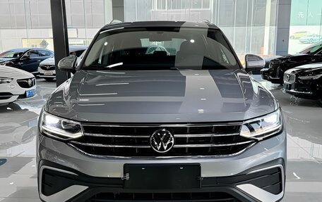 Volkswagen Tiguan II, 2023 год, 2 750 000 рублей, 2 фотография