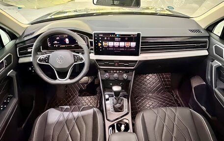 Volkswagen Tiguan II, 2023 год, 2 750 000 рублей, 9 фотография