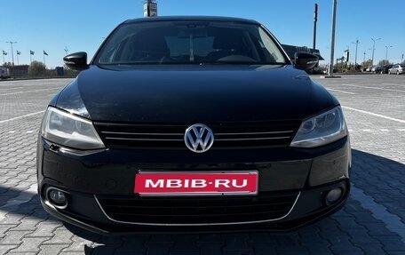 Volkswagen Jetta VI, 2013 год, 880 000 рублей, 1 фотография
