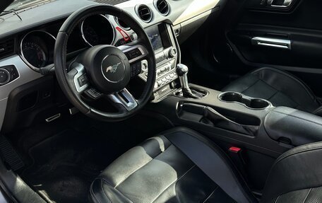 Ford Mustang VI рестайлинг, 2017 год, 3 500 000 рублей, 23 фотография