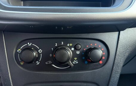 Renault Logan II, 2017 год, 620 000 рублей, 15 фотография