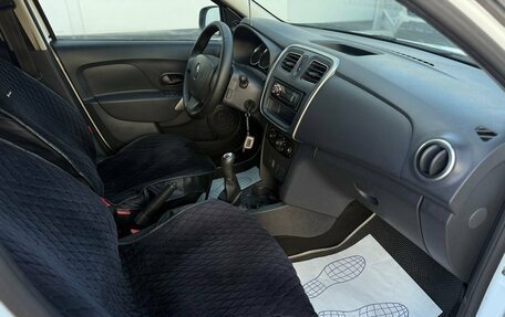 Renault Logan II, 2017 год, 620 000 рублей, 11 фотография