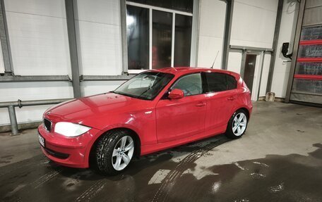 BMW 1 серия, 2011 год, 725 000 рублей, 2 фотография