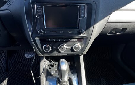 Volkswagen Jetta VI, 2013 год, 880 000 рублей, 18 фотография