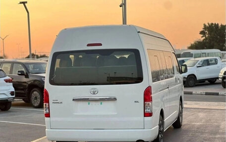 Toyota HiAce H200, 2024 год, 5 000 000 рублей, 2 фотография