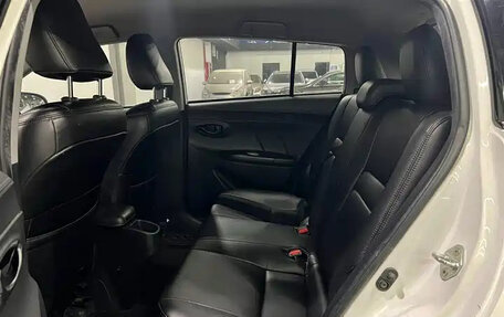 Toyota Yaris, 2022 год, 1 120 000 рублей, 11 фотография