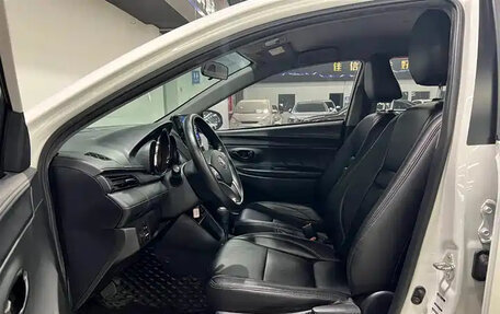 Toyota Yaris, 2022 год, 1 120 000 рублей, 9 фотография