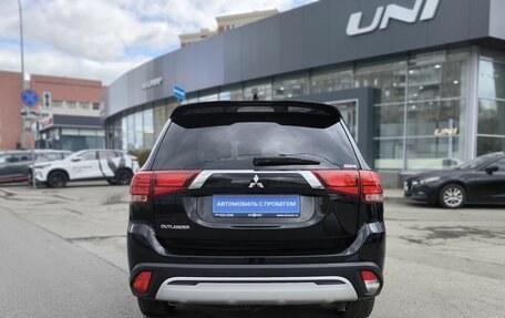 Mitsubishi Outlander III рестайлинг 3, 2022 год, 2 500 000 рублей, 5 фотография