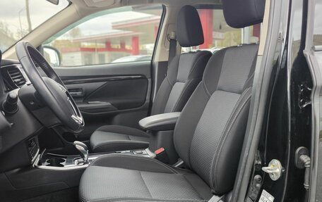 Mitsubishi Outlander III рестайлинг 3, 2022 год, 2 500 000 рублей, 10 фотография