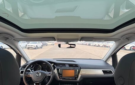 Volkswagen Touran III, 2022 год, 1 520 000 рублей, 6 фотография