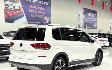 Volkswagen Touran III, 2023 год, 1 620 000 рублей, 3 фотография