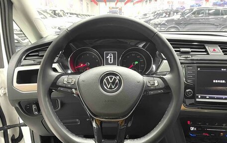 Volkswagen Touran III, 2023 год, 1 620 000 рублей, 8 фотография