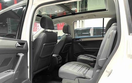 Volkswagen Touran III, 2023 год, 1 620 000 рублей, 13 фотография