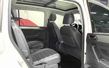 Volkswagen Touran III, 2023 год, 1 620 000 рублей, 18 фотография