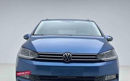 Volkswagen Touran III, 2022 год, 1 600 000 рублей, 3 фотография