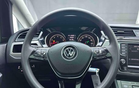 Volkswagen Touran III, 2022 год, 1 600 000 рублей, 7 фотография