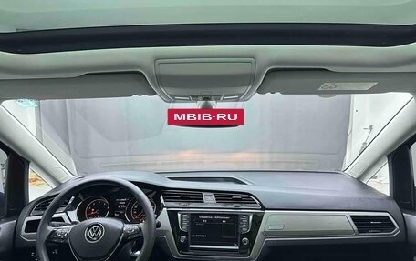 Volkswagen Touran III, 2022 год, 1 600 000 рублей, 8 фотография