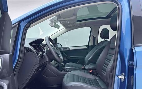 Volkswagen Touran III, 2022 год, 1 600 000 рублей, 17 фотография