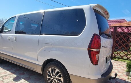 Hyundai Grand Starex Grand Starex I рестайлинг 2, 2018 год, 4 500 000 рублей, 4 фотография