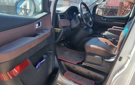 Hyundai Grand Starex Grand Starex I рестайлинг 2, 2018 год, 4 500 000 рублей, 11 фотография