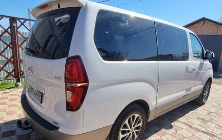 Hyundai Grand Starex Grand Starex I рестайлинг 2, 2018 год, 4 500 000 рублей, 7 фотография