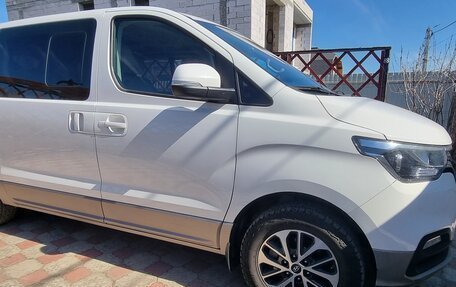 Hyundai Grand Starex Grand Starex I рестайлинг 2, 2018 год, 4 500 000 рублей, 6 фотография