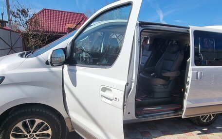 Hyundai Grand Starex Grand Starex I рестайлинг 2, 2018 год, 4 500 000 рублей, 22 фотография