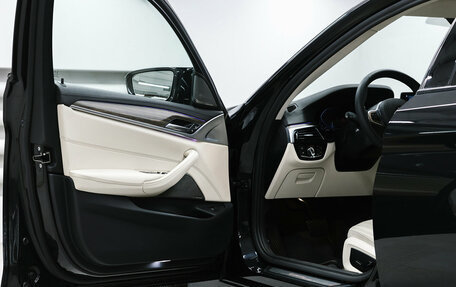 BMW 5 серия, 2019 год, 2 650 000 рублей, 15 фотография