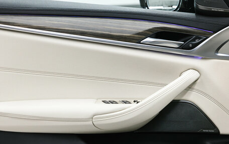 BMW 5 серия, 2019 год, 2 650 000 рублей, 16 фотография