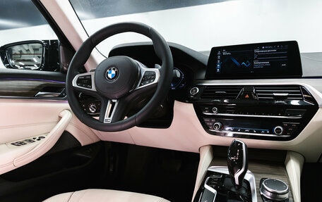 BMW 5 серия, 2019 год, 2 650 000 рублей, 19 фотография