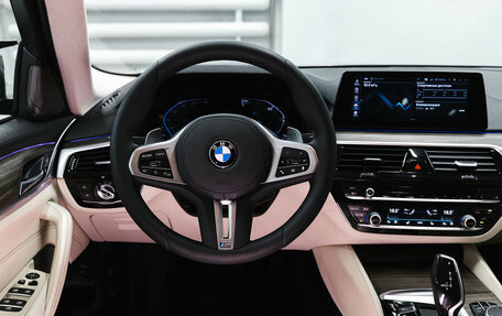 BMW 5 серия, 2019 год, 2 650 000 рублей, 23 фотография