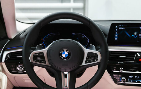 BMW 5 серия, 2019 год, 2 650 000 рублей, 24 фотография