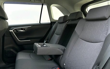 Toyota RAV4, 2021 год, 3 999 000 рублей, 12 фотография