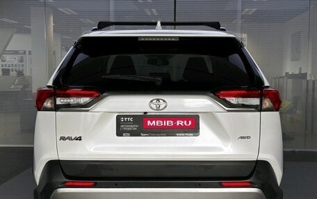 Toyota RAV4, 2021 год, 3 999 000 рублей, 6 фотография