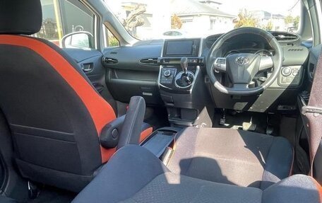 Toyota Wish II, 2017 год, 1 180 000 рублей, 9 фотография