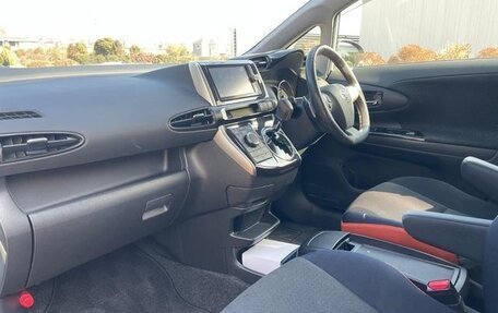 Toyota Wish II, 2017 год, 1 180 000 рублей, 8 фотография