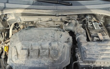 Volkswagen Tiguan II, 2020 год, 2 600 000 рублей, 16 фотография