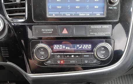 Mitsubishi Outlander III рестайлинг 3, 2016 год, 1 550 000 рублей, 9 фотография