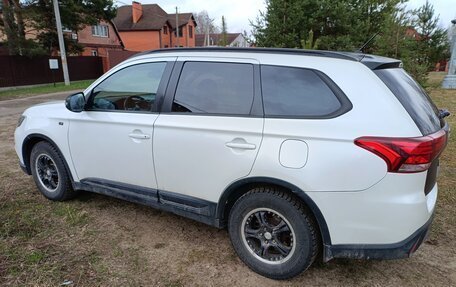 Mitsubishi Outlander III рестайлинг 3, 2016 год, 1 550 000 рублей, 4 фотография