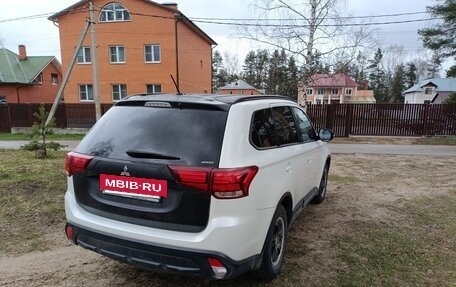 Mitsubishi Outlander III рестайлинг 3, 2016 год, 1 550 000 рублей, 3 фотография
