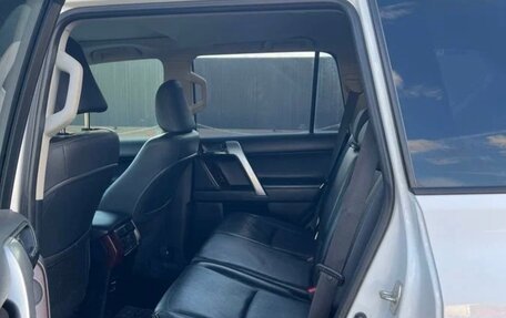 Toyota Land Cruiser Prado 150 рестайлинг 2, 2015 год, 4 000 000 рублей, 4 фотография