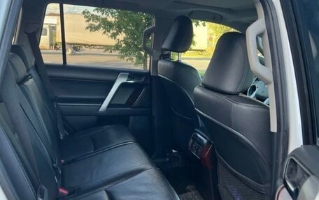 Toyota Land Cruiser Prado 150 рестайлинг 2, 2015 год, 4 000 000 рублей, 3 фотография