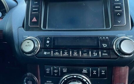 Toyota Land Cruiser Prado 150 рестайлинг 2, 2015 год, 4 000 000 рублей, 8 фотография