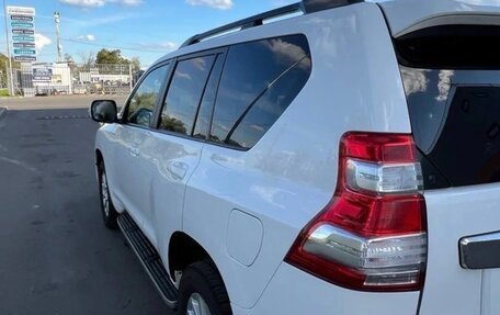 Toyota Land Cruiser Prado 150 рестайлинг 2, 2015 год, 4 000 000 рублей, 15 фотография