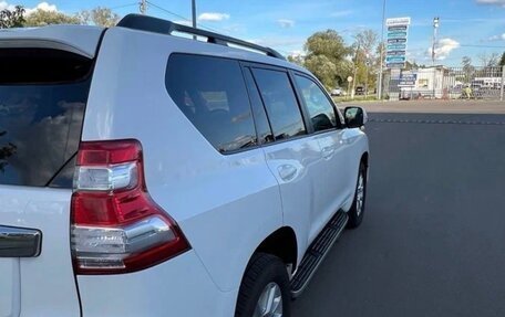 Toyota Land Cruiser Prado 150 рестайлинг 2, 2015 год, 4 000 000 рублей, 16 фотография