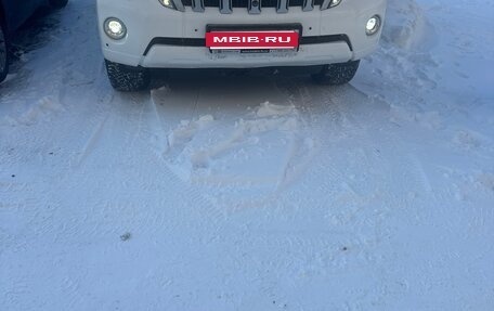 Toyota Land Cruiser Prado 150 рестайлинг 2, 2015 год, 4 000 000 рублей, 18 фотография