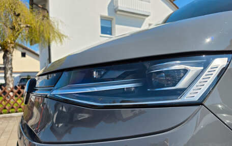 Volkswagen Multivan, 2022 год, 4 338 612 рублей, 3 фотография