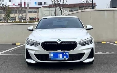 BMW 1 серия, 2021 год, 1 360 000 рублей, 3 фотография