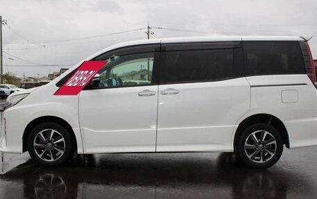 Toyota Noah III, 2021 год, 1 940 000 рублей, 4 фотография