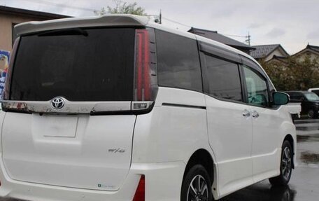 Toyota Noah III, 2021 год, 1 940 000 рублей, 7 фотография